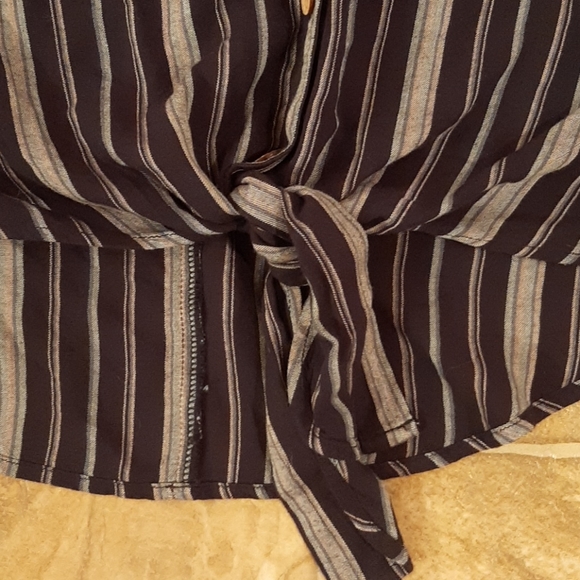 NWT Universal Threads Top - Picture 3 of 4